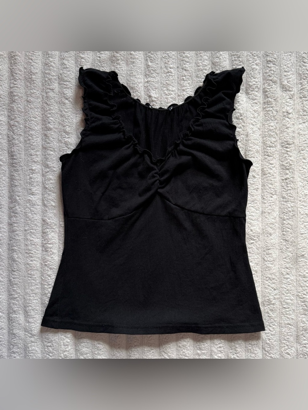 Women’s Brandy Melville Black Ruffle Trim Sweetheart Neck Sleeveless Top